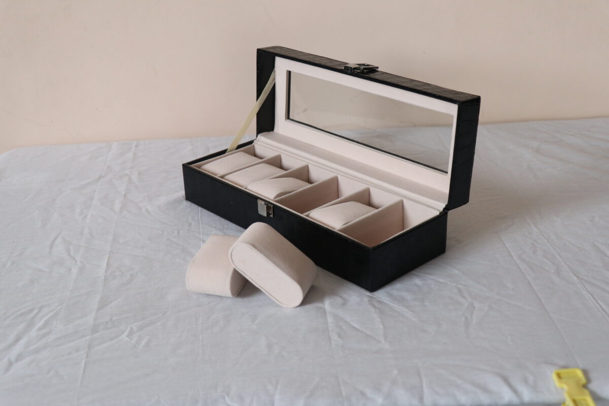 Leather Watch Storage Box with Finish and Glass Window Metal Lock 6 Slot- Piece Watch Box (Black) - Image 5